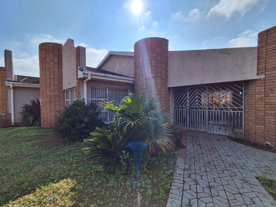 5 Bedroom Property for Sale in Manzil Park North West